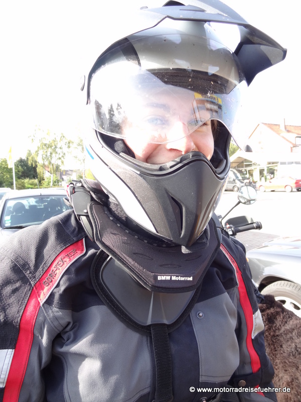 BMW und Alpinestars Neck Brace Motorradreisefuehrer.de Rezensionen und objektive Tests
